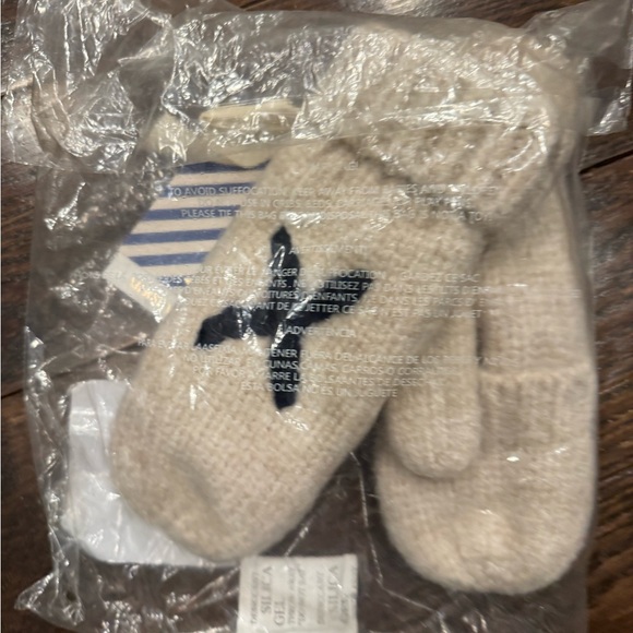 Mersea XO Ivory Knit Mittens for Kids - Picture 5 of 5